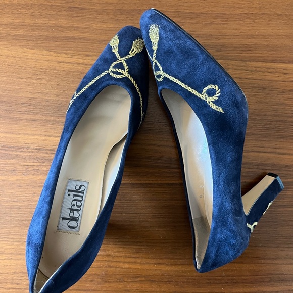Tail Shoes - ✨ 80s VINTAGE Gold Tassel Navy Suede Pumps ✨